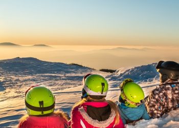 découvrez comment les conditions météorologiques extrêmes au nebraska influencent les tarifs de l'assurance habitation et auto, et obtenez des conseils pour mieux protéger votre budget face à ces risques climatiques.