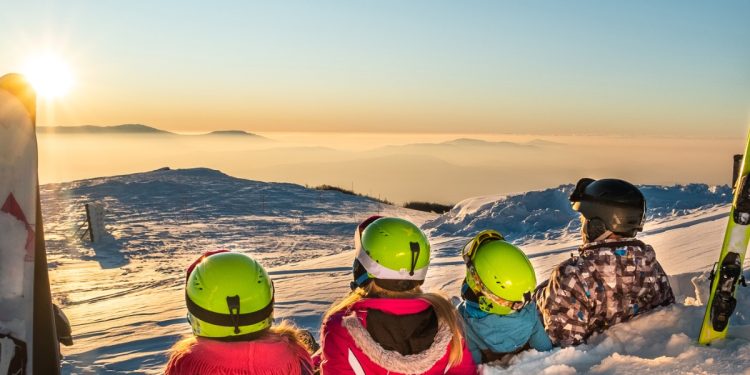 découvrez comment les conditions météorologiques extrêmes au nebraska influencent les tarifs de l'assurance habitation et auto, et obtenez des conseils pour mieux protéger votre budget face à ces risques climatiques.