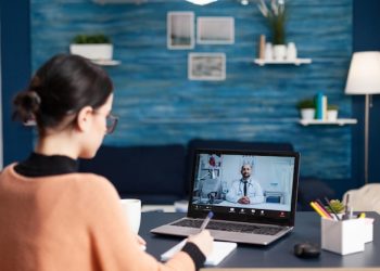 découvrez comment le télétravail impacte votre assurance habitation et quelles garanties choisir pour être bien couvert à domicile.