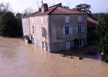 Tempêtes et inondations : pourquoi les prix des assurances habitation s&rsquo;envolent et ce qui fait exploser les tarifs dans le Sud-Ouest